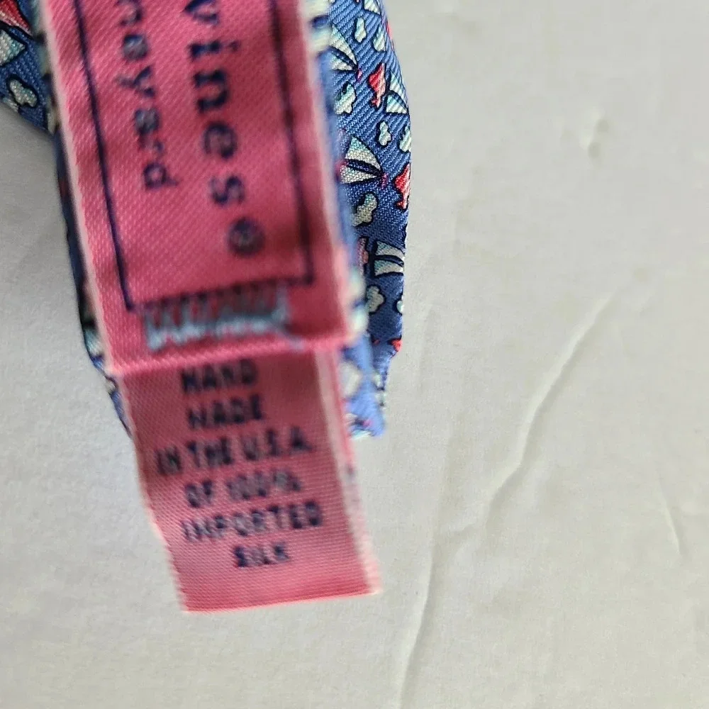 Vineyard vines adjustable bow tie silk  -ship print